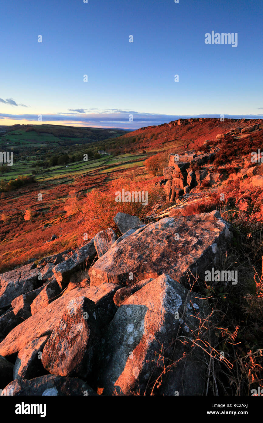 Sonnenuntergang auf baslow Kante, Nationalpark Peak District, Derbyshire Dales, England, Großbritannien Stockfoto