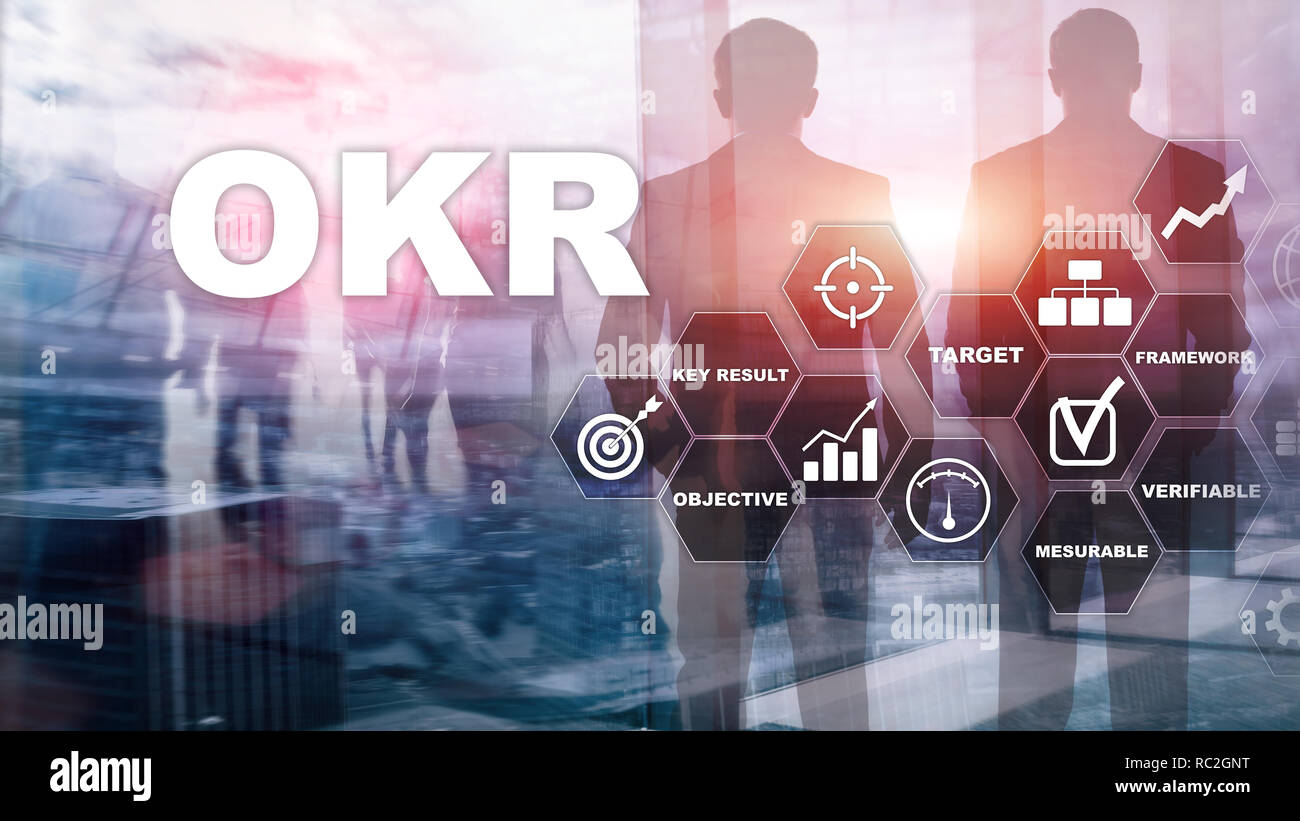 OKR - Ziel zentrales Ergebnis Konzept. Mischtechnik auf einer virtuellen strukturierten Bildschirm. Projekt Management. Stockfoto