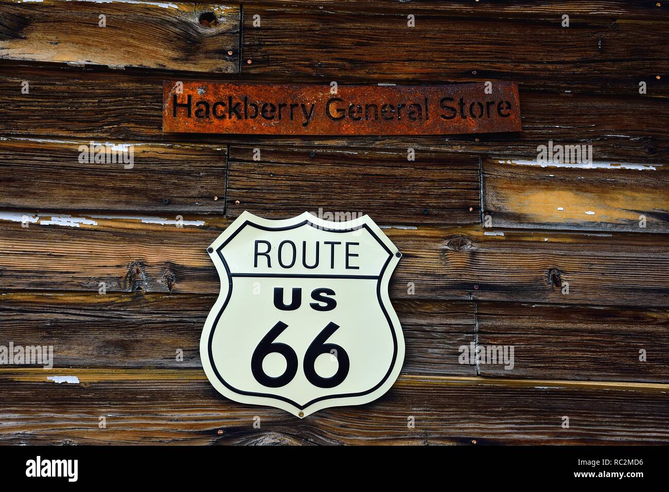Hackberry, Arizona, USA - 24. Juli 2017: Die berühmten historischen Route 66 Highway mit dem alten General Store von Menschen aus aller Welt besucht wird. Stockfoto