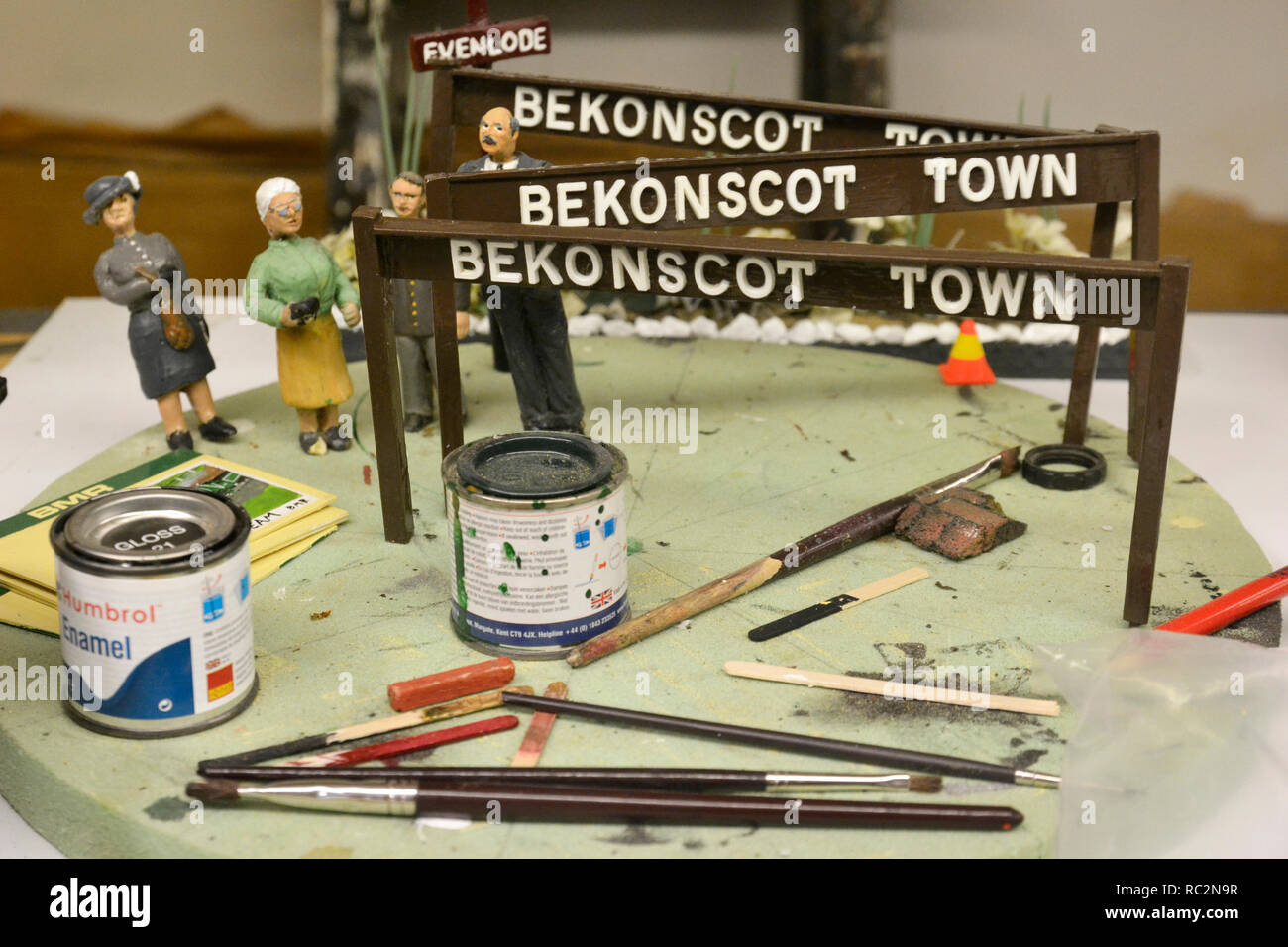 Hinter den Kulissen von Bekonscot Model Village, Beaconsfield, Buckinghamshire, Großbritannien Stockfoto