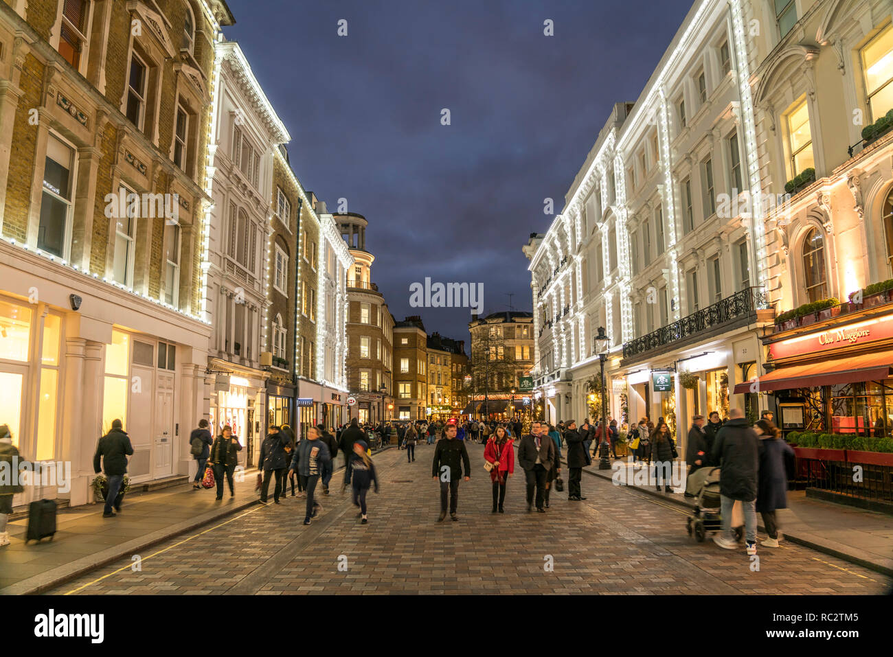 Fussgängerzone in der Abenddämmerung King Street, Covent Garden, London, Vereinigtes Königreich Großbritannien, Europa | Fußgängerzone King Street Stockfoto