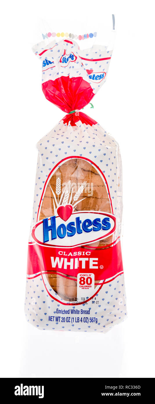 Winneconne, WI - 9. Januar 2019: Ein Paket von Laib Brot von Hostess classic Weiß auf einem isolierten Hintergrund. Stockfoto