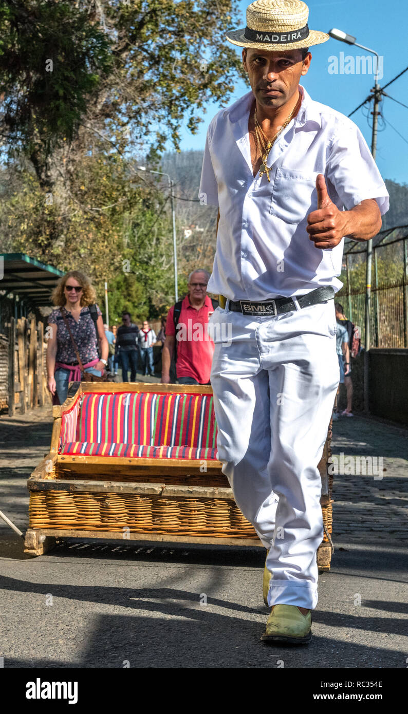 Die traditionelle Weidenkorb Rodelbahn verwendet Touristische von durchführen Stockfoto