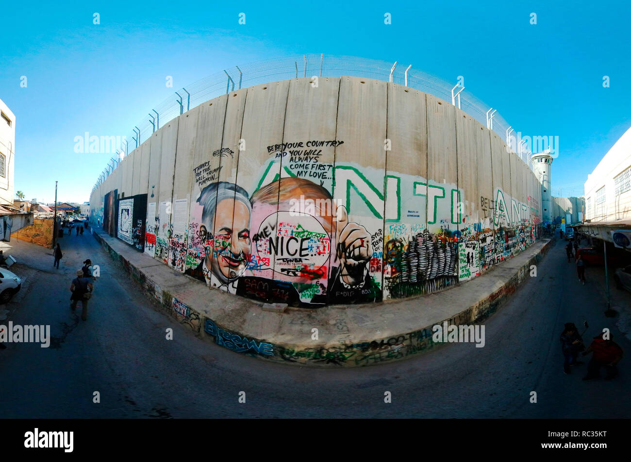 Panorama: Graffity-Portrait von Benjamin Netanjahu in Mauer, Grenzanlage, Israelische Sperranlage, Bethlehem, Westbank/Westjordanland, Palaestinensi Stockfoto