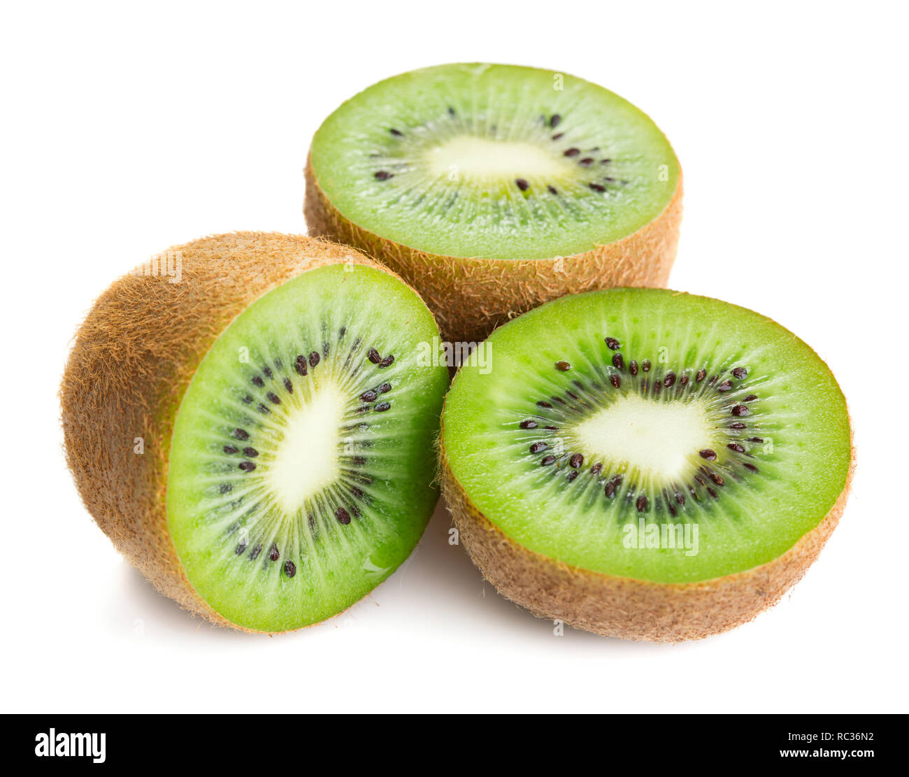 Frisch geschnittene Kiwis auf weißem Hintergrund Stockfoto