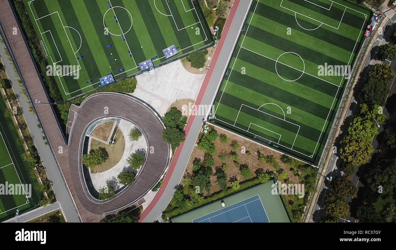 Ein Luftbild der Fußballplatz in Shenzhen, China; mehrere Sportstätten Stockfoto