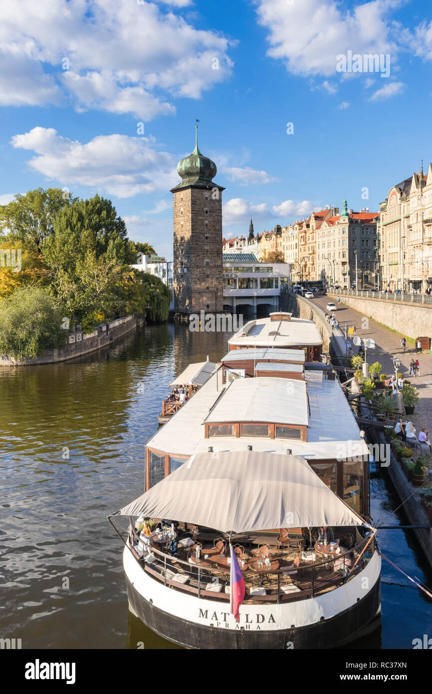 Prag Botel Matylda oder Boot Hotel Matilda vertäut am Ufer des Flusses Moldau in Prag in der Tschechischen Republik EU Europa Stockfoto
