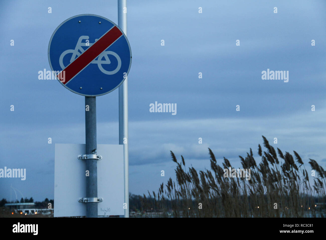 Kein Fahrrad erlaubt Schild an der Straße. Stockfoto