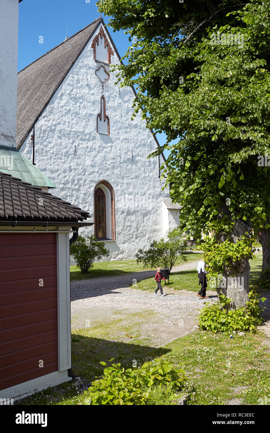 Porvoo, Finnland - 16. Juli 2017: Menschen Porvoo Cathedral. Es wurde im 15. Jahrhundert erbaut, obwohl die ältesten Teile aus dem 13. Jahrhundert Stockfoto