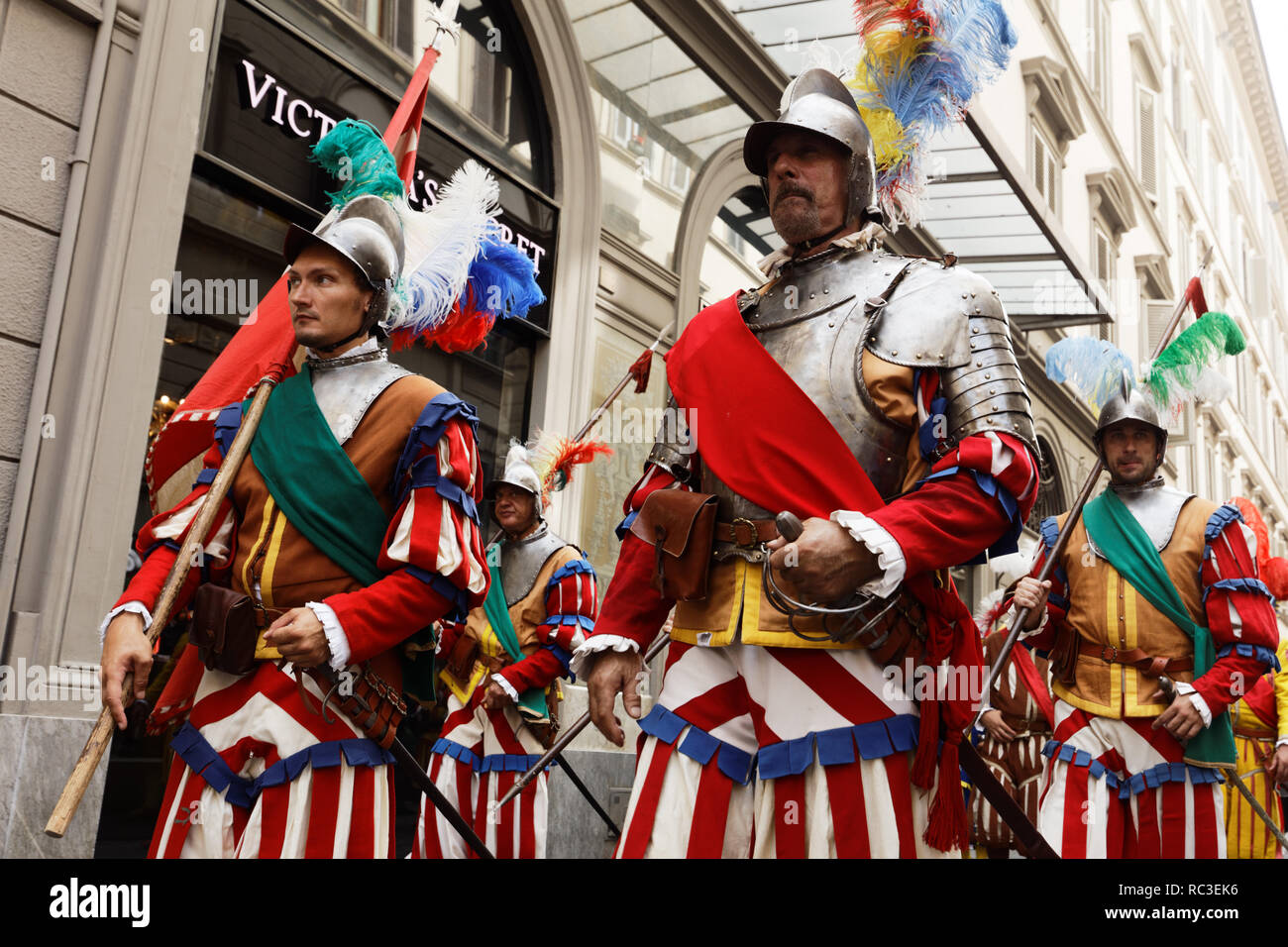 Florenz, Italien - 10 August, 2018: historische Parade während Fest von San Lorenzo. Diese jährliche Veranstaltung tief in der Tradition der Stadt verwurzelt, und beenden Stockfoto