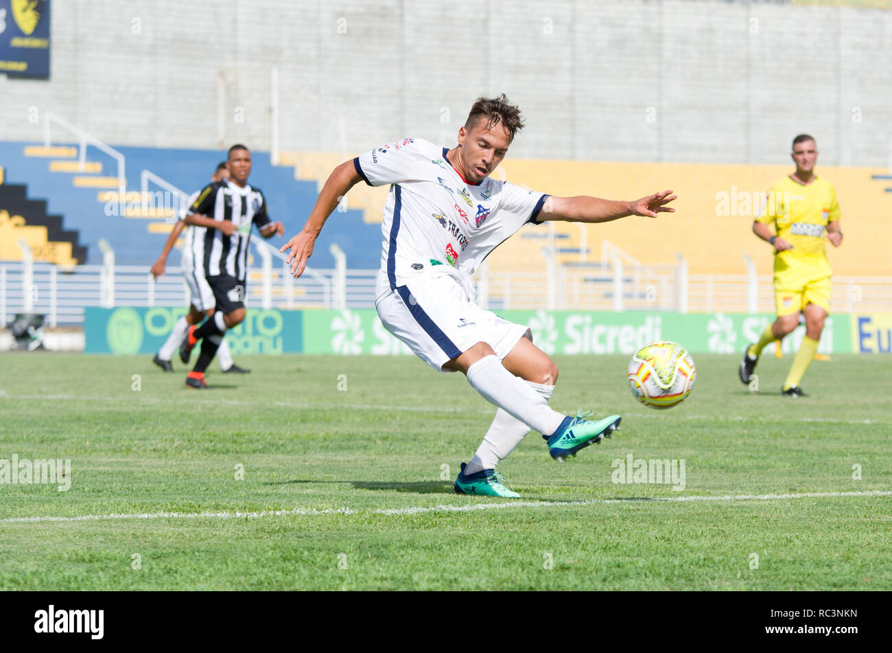 JAGUARIÚNA, SP - 13.01.2019: TRINDADE X FIGUEIRENSE - figueirense-SC und Flamengo-RJ, ein Gleiches gilt für den 50. São Paulo Fußball Cup, Round 4, im Estádio Alfredo Chiavegato Stadion am Freitag Nachmittag in Jaguariúna/SP statt (11). (Foto: Maycon Soldan/Fotoarena) Stockfoto