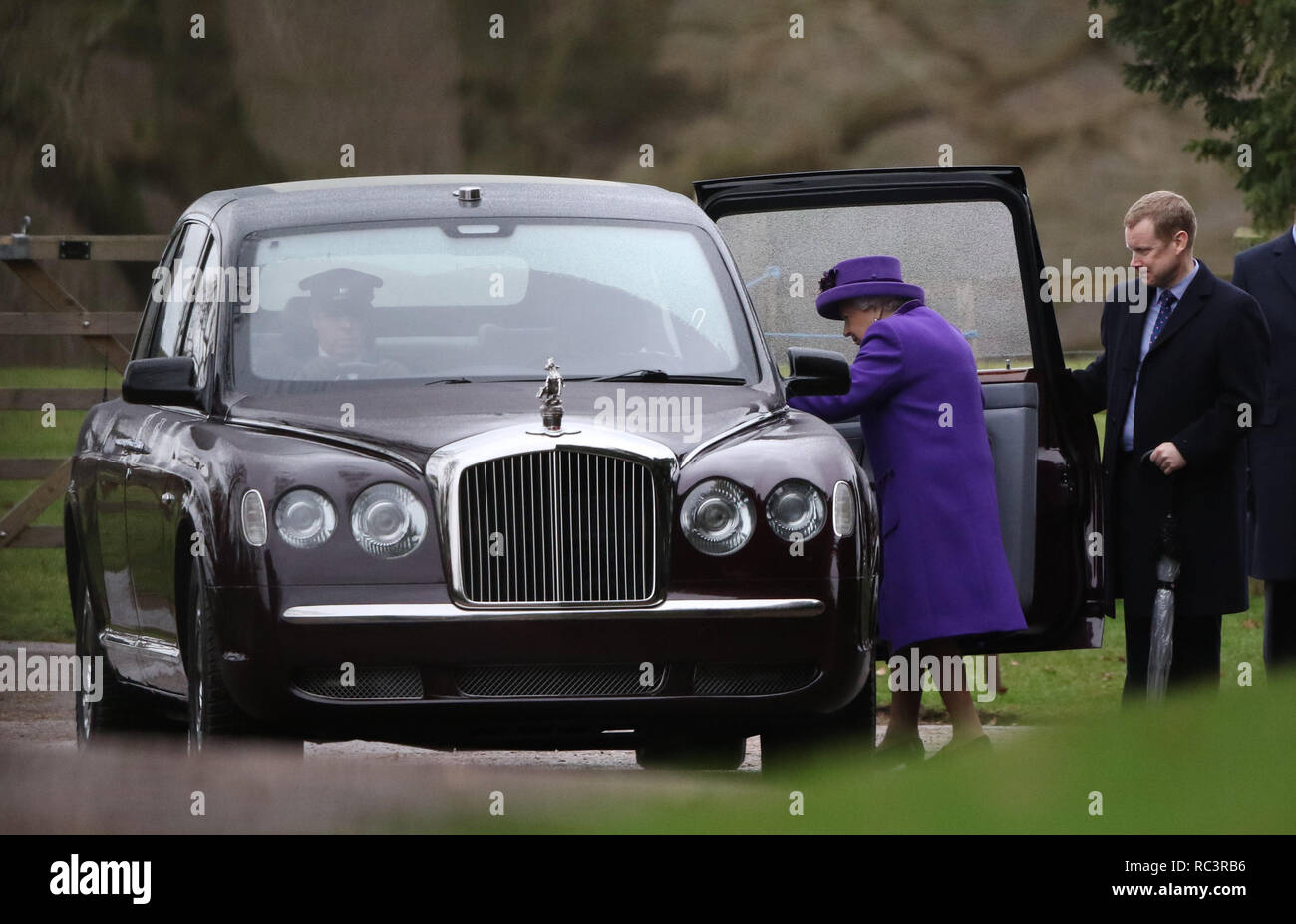 Sandringham, Norfolk, Großbritannien. 13 Jan, 2019. Königin Elizabeth II. nimmt an der St. Maria Magdalena Kirche Sonntag Morgen, in Sandringham, Norfolk, am 13. Januar 2019. Credit: Paul Marriott/Alamy leben Nachrichten Stockfoto