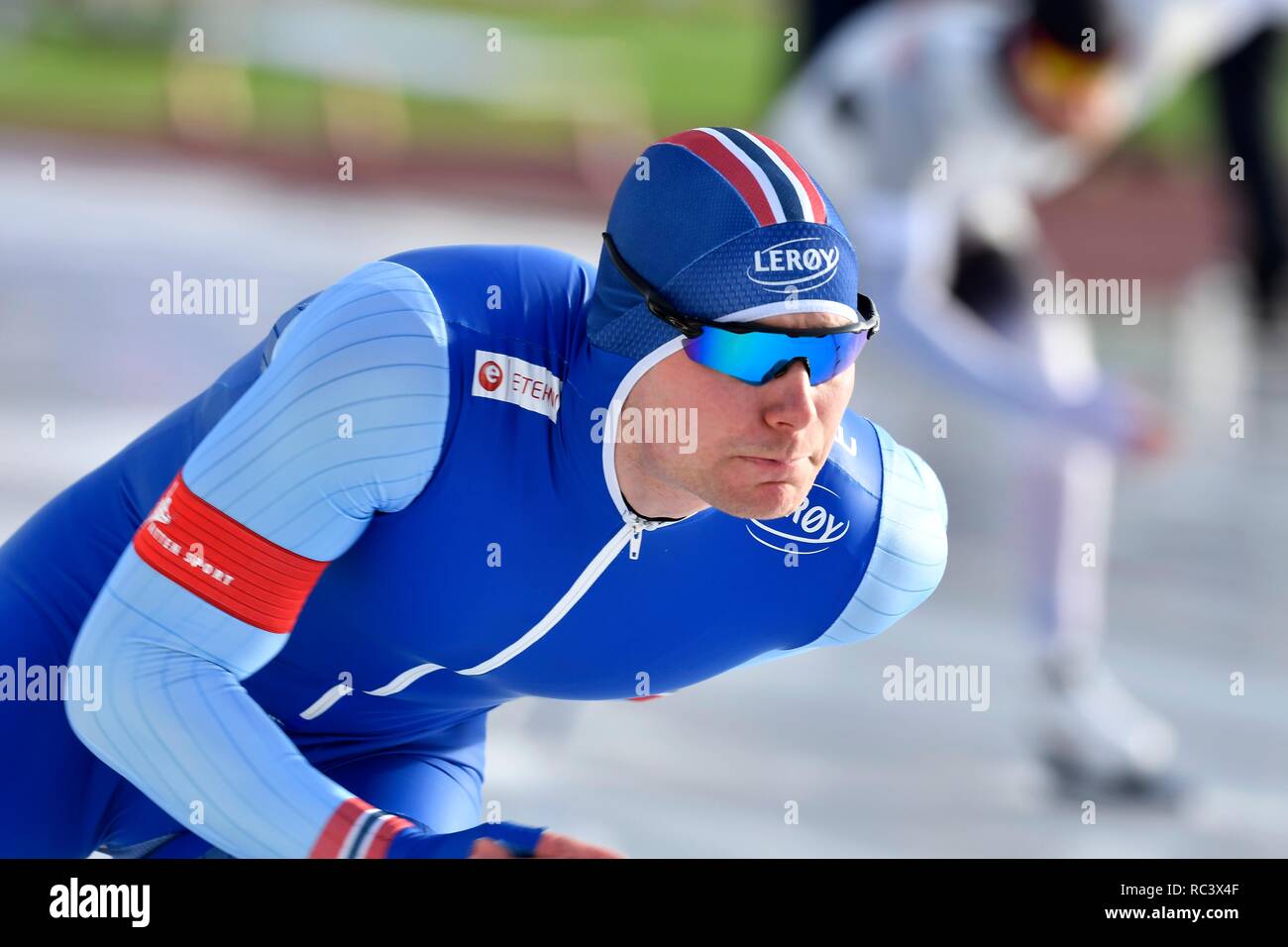 12-01-2019 SCHAATSEN: SPEEDSKATING: ISU EUROPAMEISTERSCHAFTEN ALLROUND & SPRINT: KLOBENSTEIN Henrik Rukke (NOR) (L) gegen Nico Ihle (GER) auf 1000 Meter Foto: SCS/Soenar Chamid Stockfoto