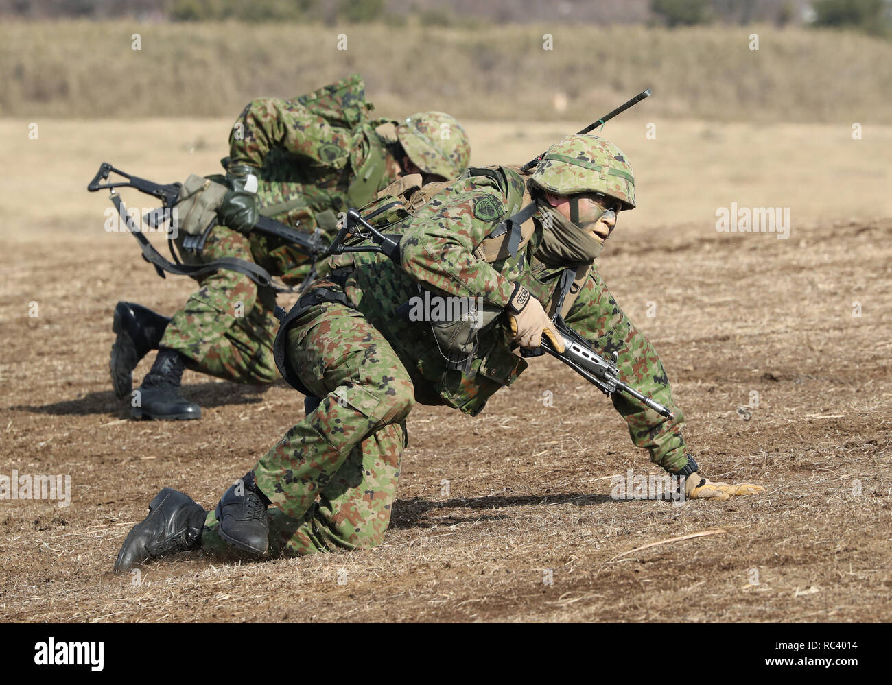 Suzuka, Japan. 13 Jan, 2019. Luftlandetruppen personnels japanischen Boden Self Defense Forces beteiligen ein neues Jahr Übung an der Defense Force Regensdorf Training in Suzuka, Vorort von Tokio am Sonntag, den 13. Januar 2019. Rund 400 japanische und 80 amerikanische Luftlandetruppen Mitglieder nahmen die jährliche Schulung. Credit: Yoshio Tsunoda/LBA/Alamy leben Nachrichten Stockfoto