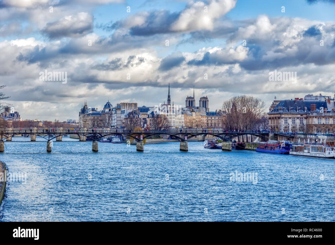 Pont des Arts und Ile de la Cite - Paris, Frankreich Stockfoto