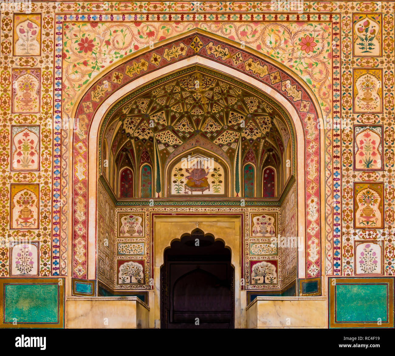 Detail von Ganesh Pol Eingang in Amber Fort Palace, Jaipur, Rajasthan, Indien Stockfoto