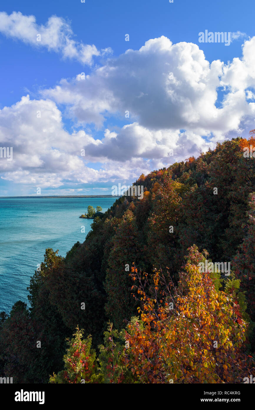 Eine luftige Herbst Tag auf Mackinaw Island mit Blick auf den Lake Huron Stockfoto