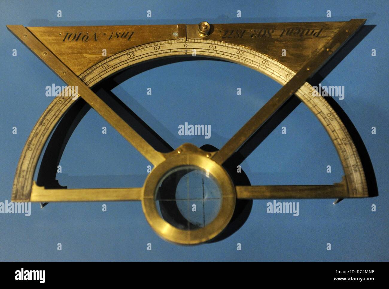 HISTORIA DE NAVEGACION. Triángulo de Navigationslichter. Navigationslichter Instrumento para trabajar en los mapas náuticos. Modelo del año 1877. Deutsches Technikmuseum. Berlin. Alemania. Europa. Stockfoto