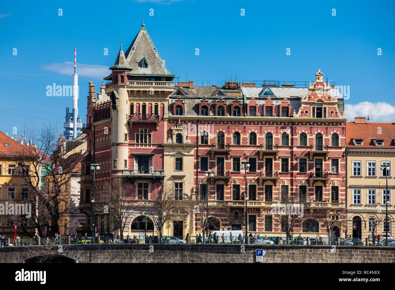 Prag, tschechische Republik - April, 2018: Die schöne Altstadt von Prag und die Moldau von Kampa Park gesehen Stockfoto
