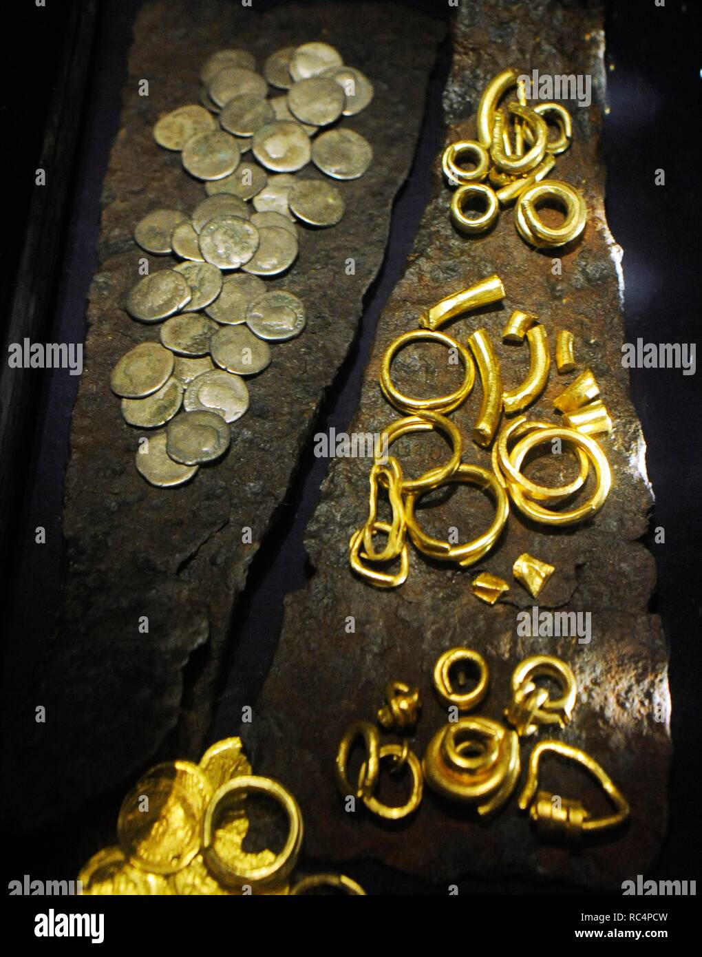 Die Vorgeschichte. Eisenzeit. Juwelen als Währung verwendet, als Zahlungssystem. Historisches Museum. Stockholm. Schweden. Stockfoto