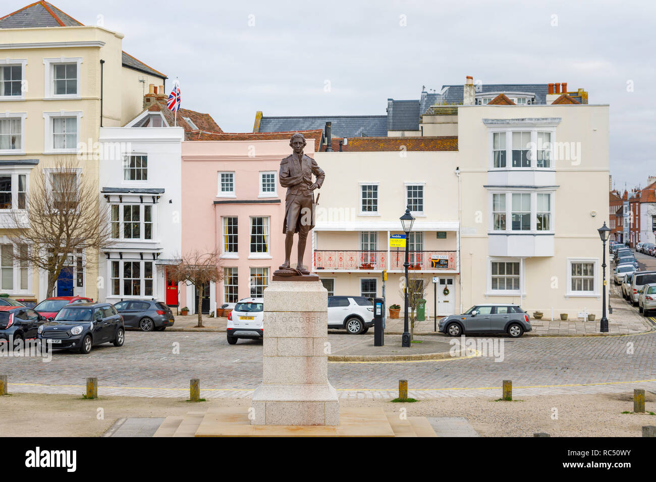 Statue von Admiral Lord Horatio Nelson, der Held der Schlacht von Trafalgar, 21. Oktober 1805, in der Grand Parade, Portsmouth, Hants, Südküste England, Großbritannien Stockfoto