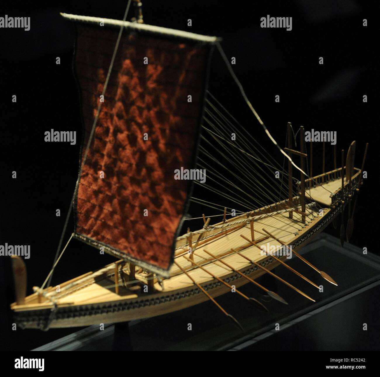 HISTORIA DE LA NAVEGACION. Embarcación a vela del Mediterraneo, de mediados 2700 ein. C. Egipcio. Deutsches Technikmuseum. Berlin. Alemania. Europa. Stockfoto