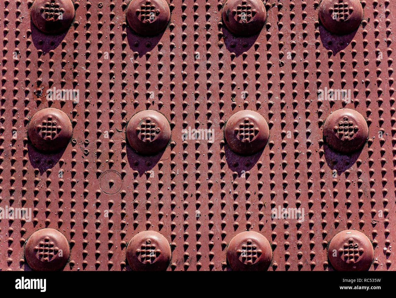 Eine verrostete rote Metall Textur wird dargestellt, Dez. 23, 2018 in Mobile, Alabama. Stockfoto
