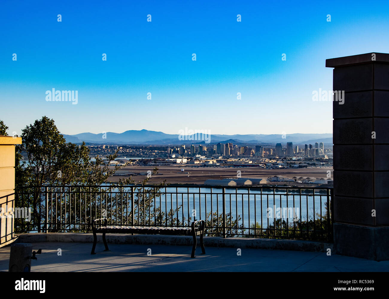 Am frühen Morgen Ausblick auf San Diego und North Island von Rosecrans National Cemetery Stockfoto