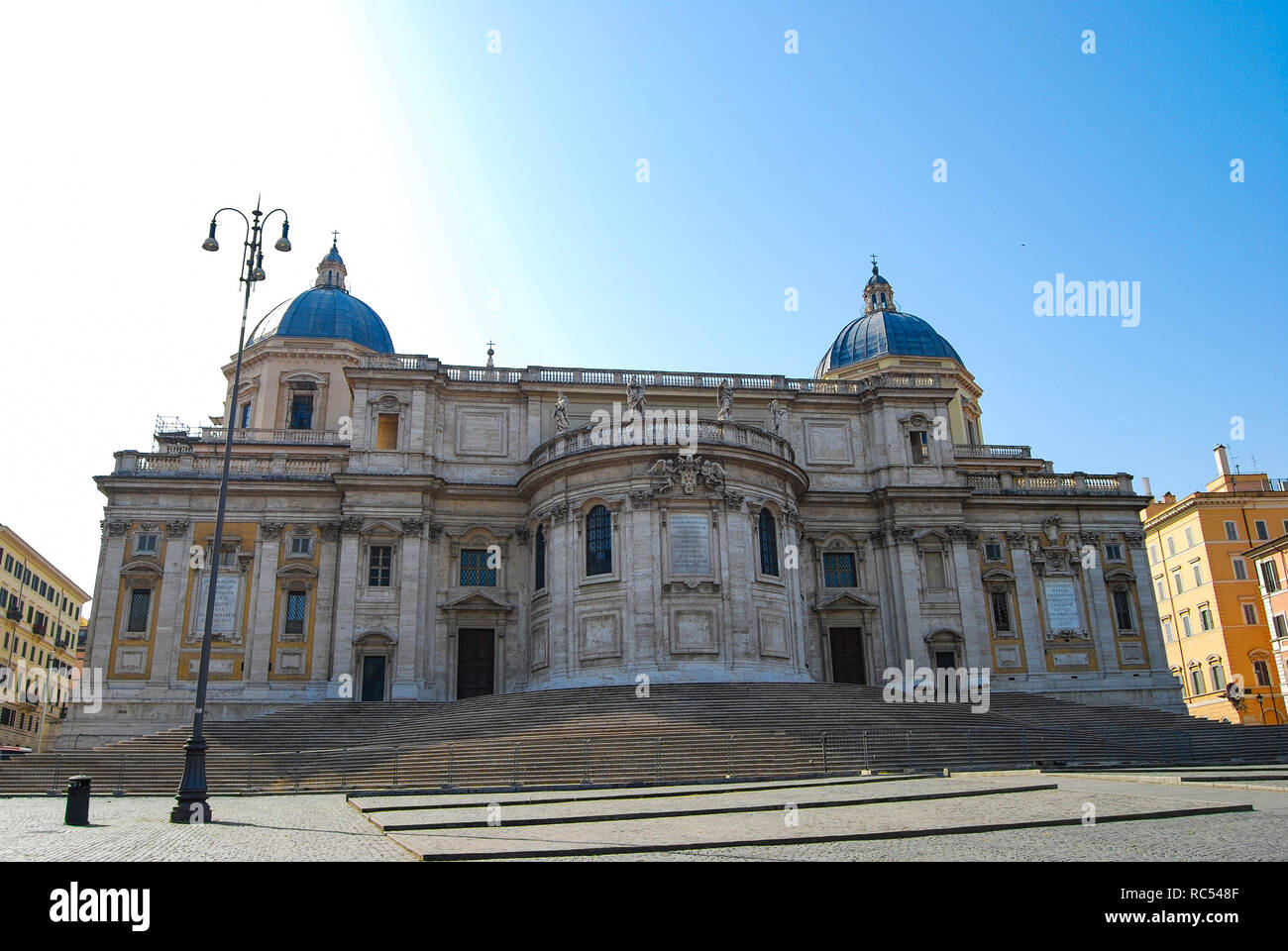 Rom, Italien, Juni 2008, Touristen in der Basilika Santa Maria Maggiore Stockfoto