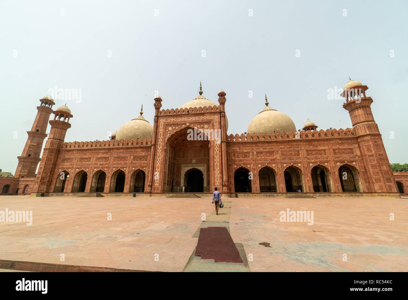 Magnificient Badshahi Moschee in Lahore, Pakistan. Beliebte Touristenattraktion. Stockfoto