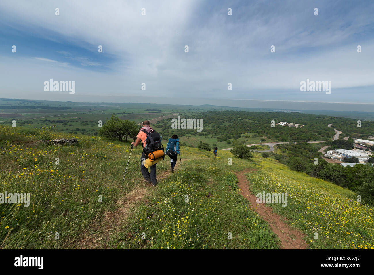 Wanderer beginnen den Tagesausflug vom berühmten Mount Bental, auch bekannt als Tal Al-Gharam in Golan Heights. Israel Stockfoto