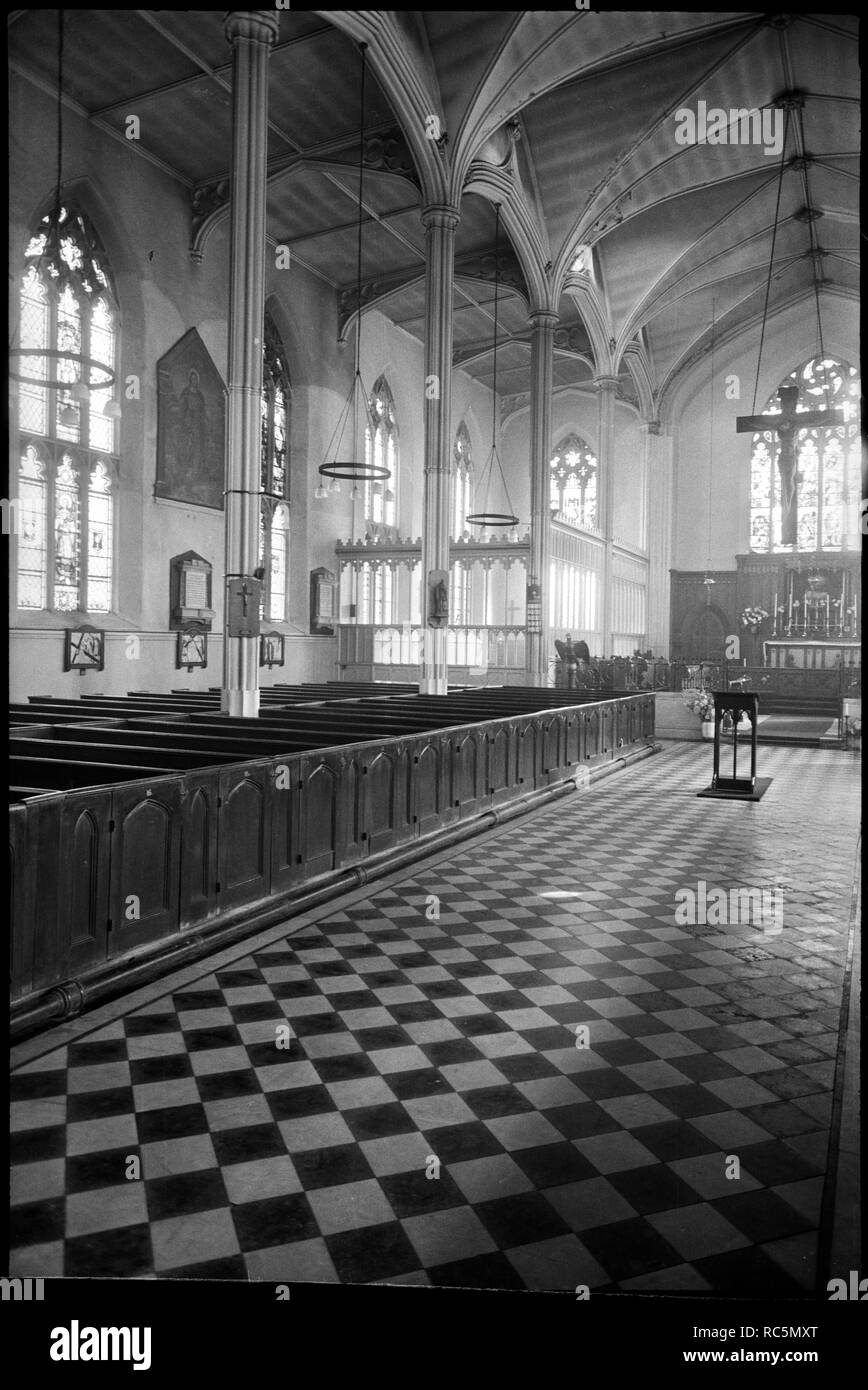 Kirchenschiff der Kirche Christi, Meadow Lane, Hunslet, Leeds, West Yorkshire, c 1955 - c 1972. Schöpfer: Ursula Clark. Stockfoto