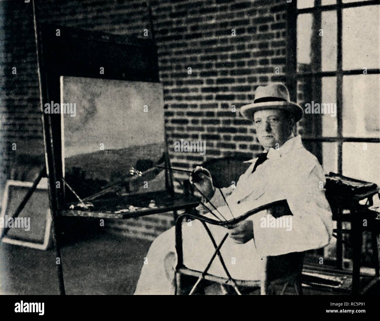 Maler in Öle - Churchill als Künstler', c 1920 s, (1945). Schöpfer:  Unbekannt Stockfotografie - Alamy