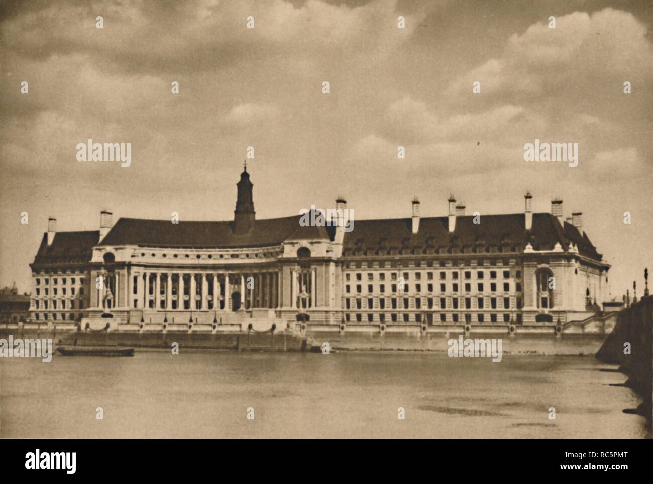 "Das Neue Schloss auf der Themse, ist der Sitz der London County Council', c 1935. Schöpfer: Unbekannt. Stockfoto