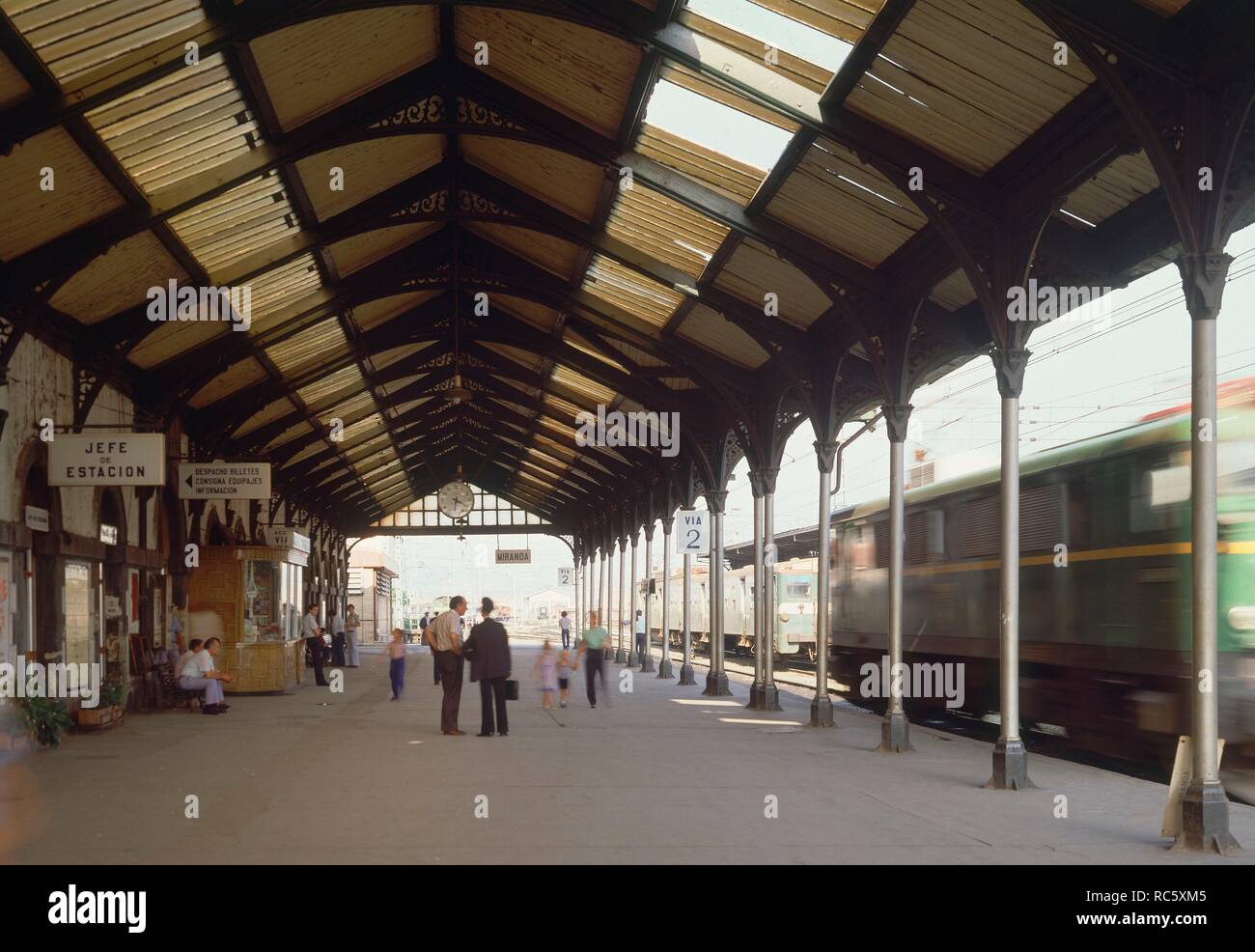 ANDEN DE LA ESTACION DE FERROCARRIL DE MIRANDA DE EBRO. Ort: Estación. MIRANDA DE EBRO. BURGOS. Spanien. Stockfoto