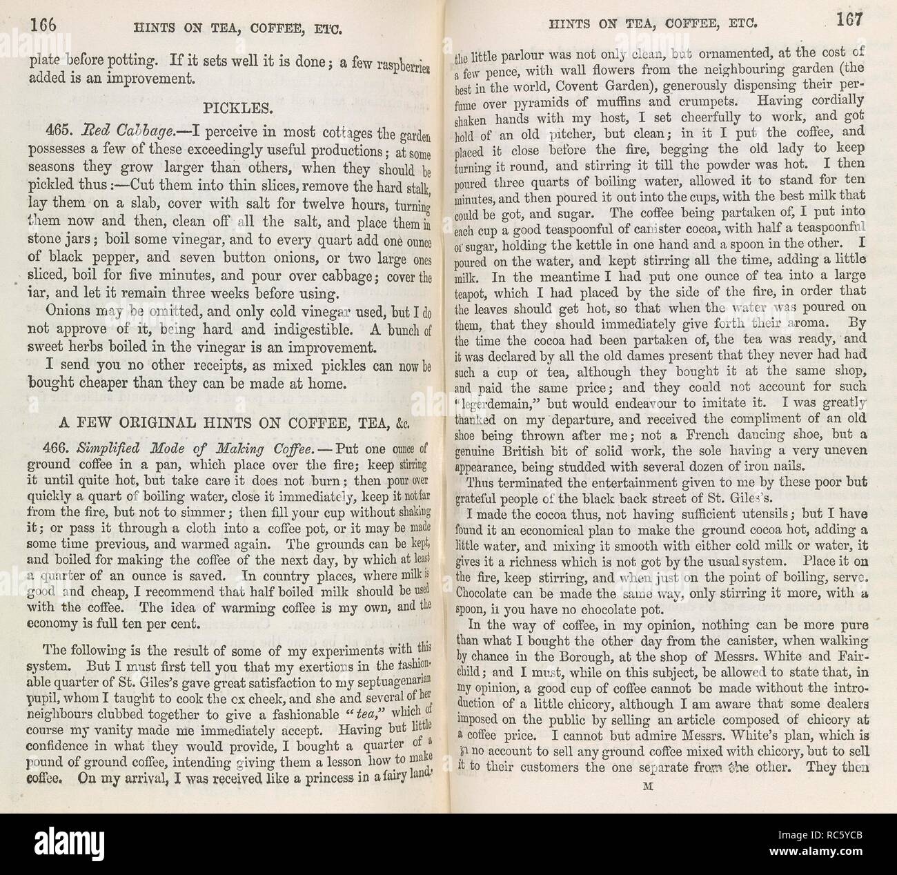 Kaffee Lehren für die Armen. Einen Schilling Kochen für das Volk ... 80. th. George Routledge & Co.: London, 1855. Hier Soyer beschreibt einen "vereinfachten Methode, Kaffee". Der Leser wird angeregt, die verwendet Kaffeesatz zu halten und zu verwenden, um Sie am folgenden Tag. Soyer schreibt eine Tea Party, die er in St. Giles, einem der ärmsten Bezirke von London, in der er seine Gastgeber ein teezubehör Lektion angeboten hatte, besucht hatte. Der Anlass ist in der romantischen Begriffen beschrieben: Soyer erstattungspflicht ist Sie wie eine Prinzessin im Märchen Land' in einen Raum mit Blumen an der Wand und 'Pyramiden von Muffins und Gipfeli" verziert. Stockfoto