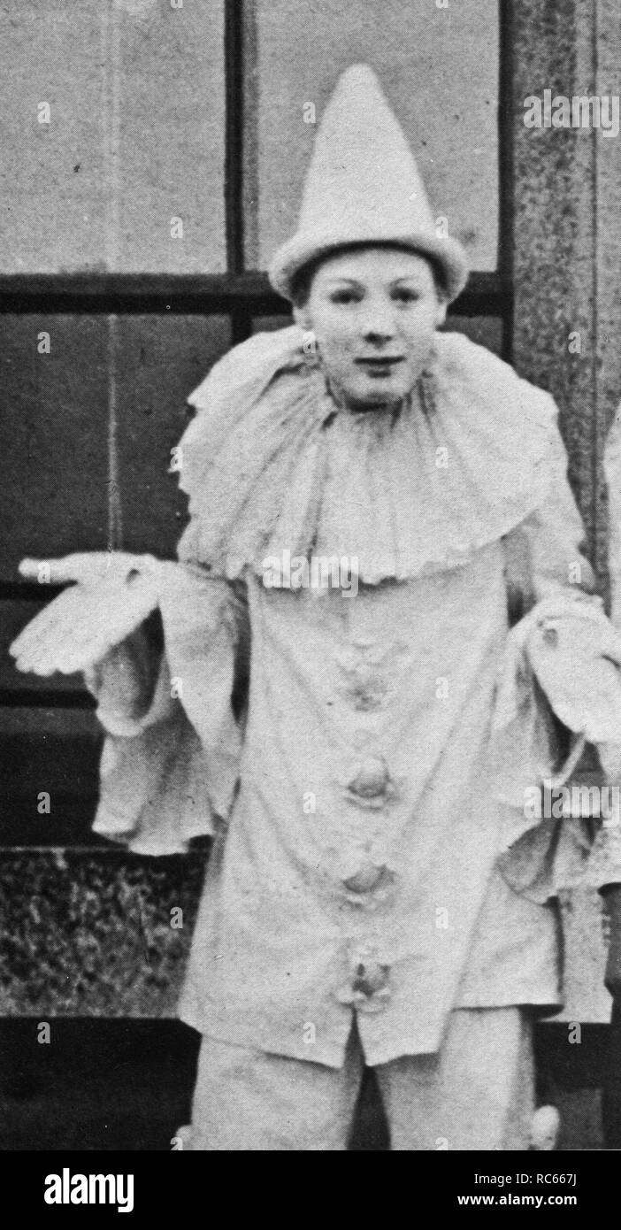 Winston Churchill wurde 1894 als pierrot an der Royal Military Academy in Sandhurst gekleidet Stockfoto