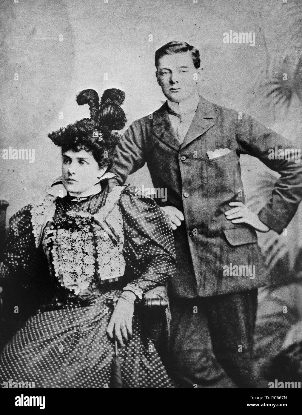 Winston Churchills Mutter, Lady Randolph Churchill, mit Winston im Alter von zwanzig Jahren Stockfoto