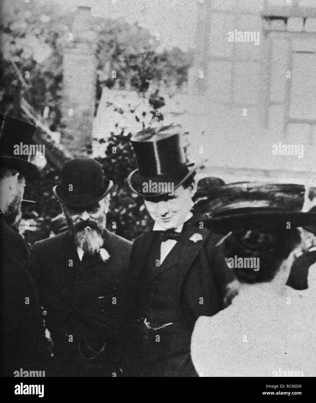 Winston Churchill erfüllt Wahlkreises auf einer Gartenparty in Manchester, August 1907 Stockfoto