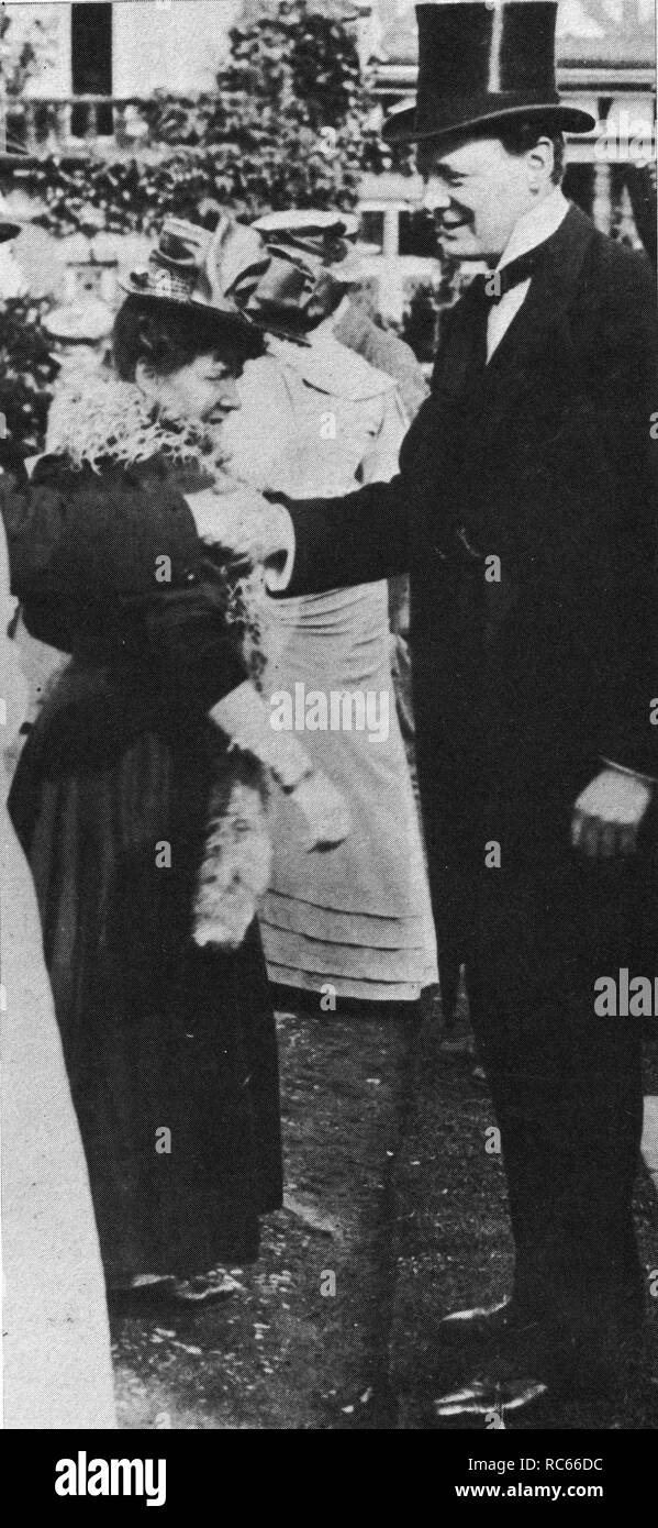 Winston Churchill erfüllt Wahlkreises auf einer Gartenparty in Manchester, August 1907 Stockfoto