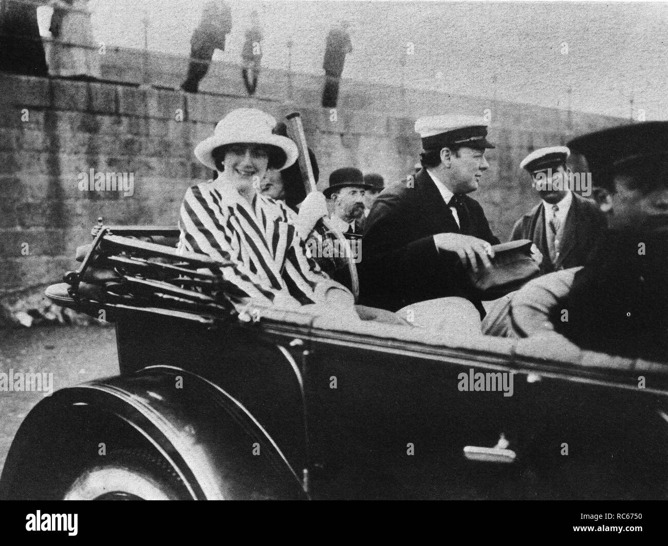 Klementine und Winston Churchill Ankunft auf den Kanalinseln 1913 Stockfoto