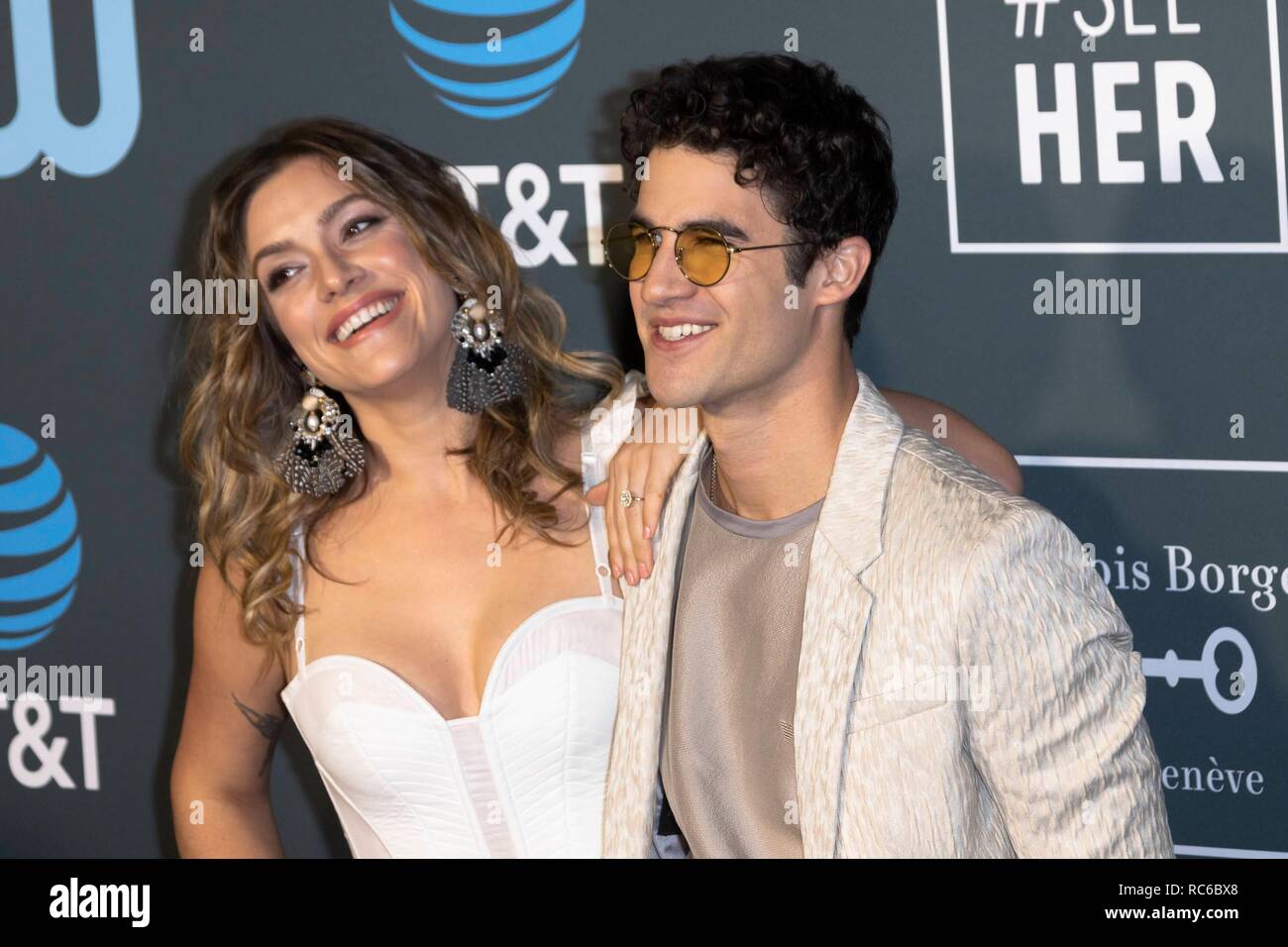Mia Swier und Darren Chris nehmen an der 24. jährlichen Critics' Choice Awards auf der Barker Hangar in Santa Monica, Los Angeles, Kalifornien, USA, am 13. Januar 2019. | Verwendung weltweit Stockfoto Mia Swier und Darren Chris nehmen an der 24. jährlichen Critics' Choice Awards auf der Barker Hangar in Santa Monica, Los Angeles, Kalifornien, USA, am 13. Januar 2019. | Verwendung weltweit Stockfoto