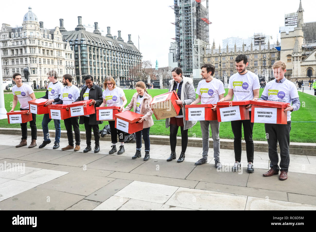 Westminster, London, UK, 14. Jan 2019. Abstimmung der Gruppe haben inszenierten einen Protest in Parliament Square, Westminster, anspruchsvolle ist eine abschließende Einigung Abstimmung auf Theresa's Können, mit roten Urnen. Das Abkommen ist am Morgen im Parlament gewählt zu werden. Credit: Imageplotter Nachrichten und Sport/Alamy leben Nachrichten Stockfoto