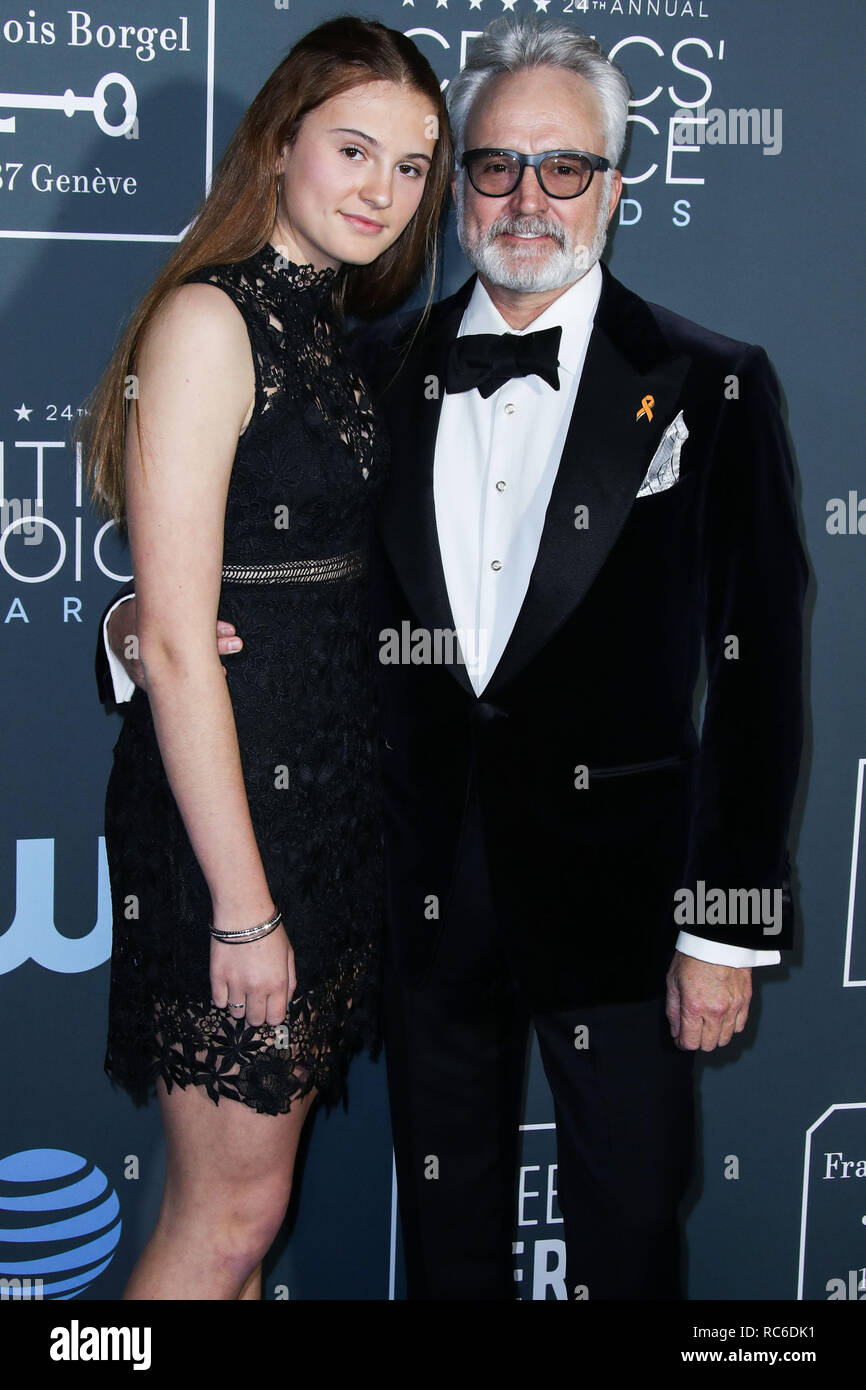 Santa Monica, Vereinigte Staaten. 13 Jan, 2019. Maria Louisa Whitford und Bradley Whitford ankommen am 24. jährlichen Critics' Choice Awards im Barker Hangar am 13 Januar, 2019 in Santa Monica, Los Angeles, Kalifornien, USA. (Foto von Xavier Collin/Image Press Agency) Quelle: Bild Presse Agentur/Alamy leben Nachrichten Stockfoto