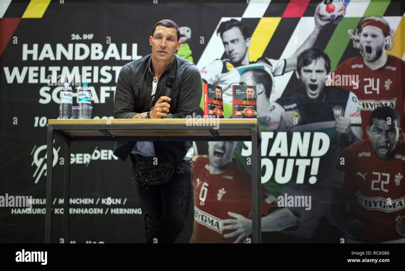 Berlin, Deutschland. 14 Jan, 2019. HAndball WM-Botschafter und ehemaliger Handballspieler Stefan Kretzschmar beantwortet die Fragen der Kinder in der Fan Zone der Verti Music Hall. Credit: Soeren Stache/dpa/Alamy leben Nachrichten Stockfoto