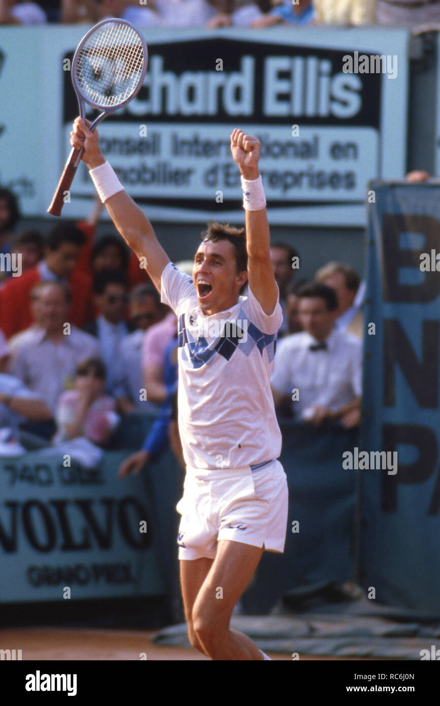 Paris, Grossbritannien. 09 Nov, 2018. Ivan Lendl, CSSR, CZE, Tennisspieler, Jubel nach dem erfolgreichen Match ball, Sieger, Jubel, Freude, an der 1984 French Open in Paris, 10.06.1984. | Verwendung der weltweiten Kredit: dpa/Alamy leben Nachrichten Stockfoto