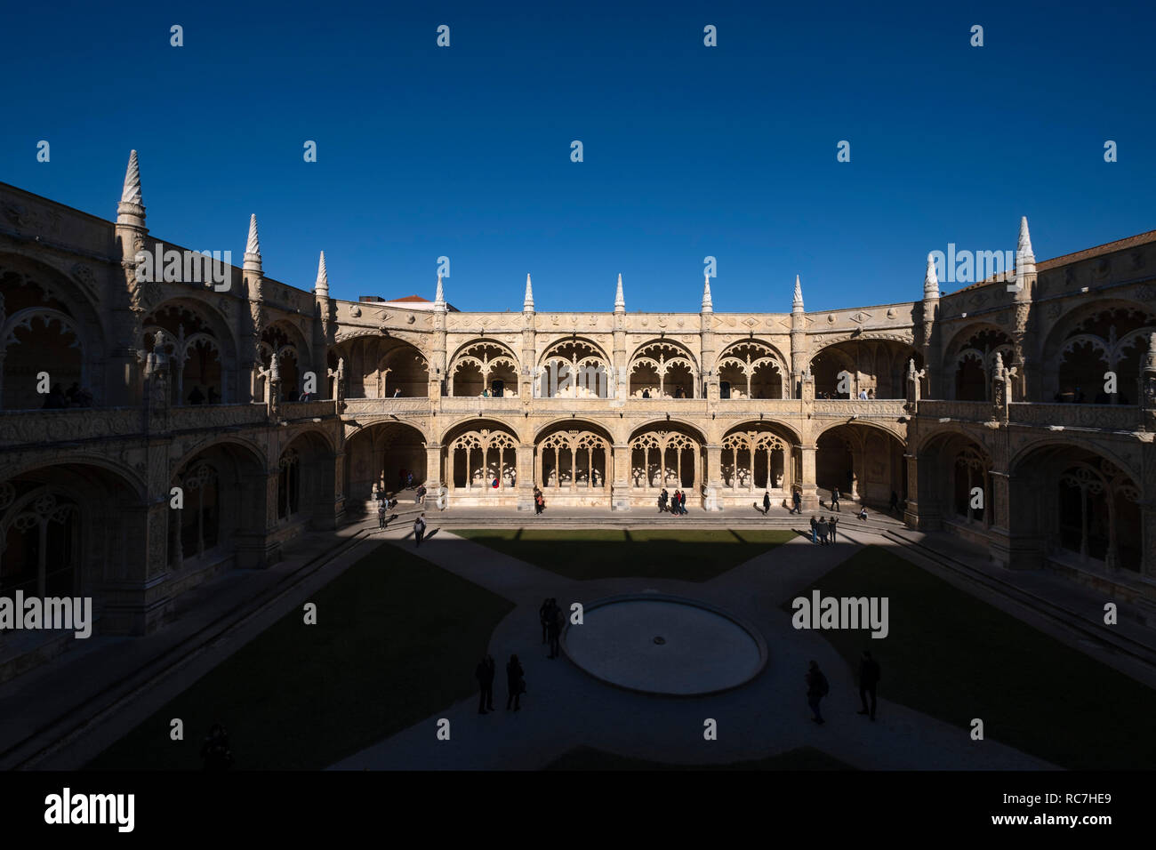 Kreuzgang der Jeronimos Kloster (Mosteiro dos Jerónimos), Lissabon, Portugal Stockfoto