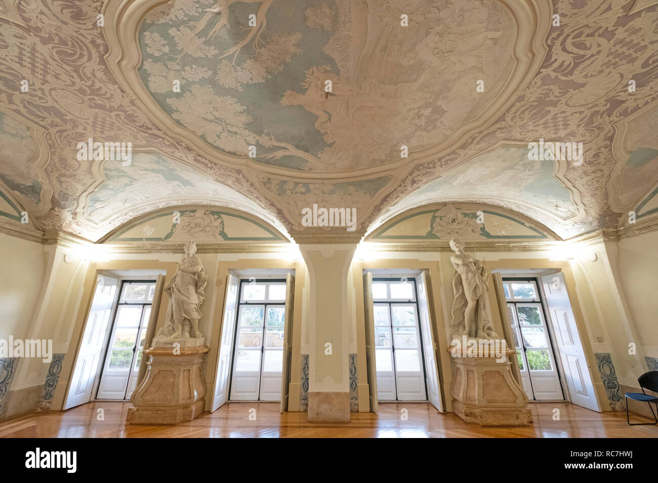 Speisesaal im Marques de Pombal Palace - Palácio do Marquês de Pombal, Oeiras, Portugal, Europa Stockfoto