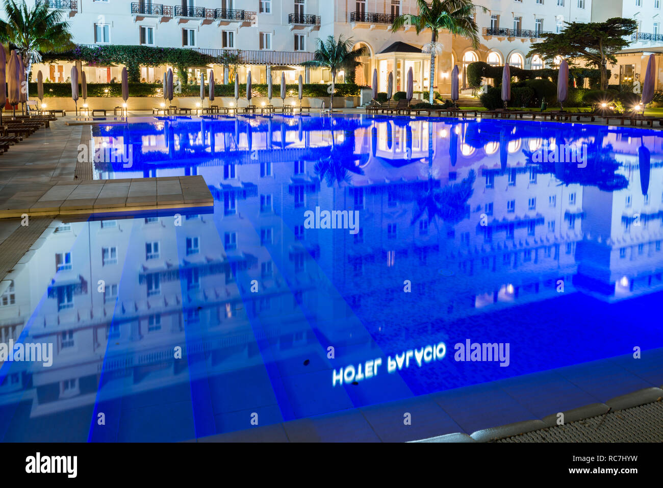 Pool im berühmten Hotel Palacio, die sowohl von deutscher und alliierter Spione während des Zweiten Weltkriegs stark frequentiert wurde, sowie Ian Fleming, der Schöpfer von James Bond Stockfoto