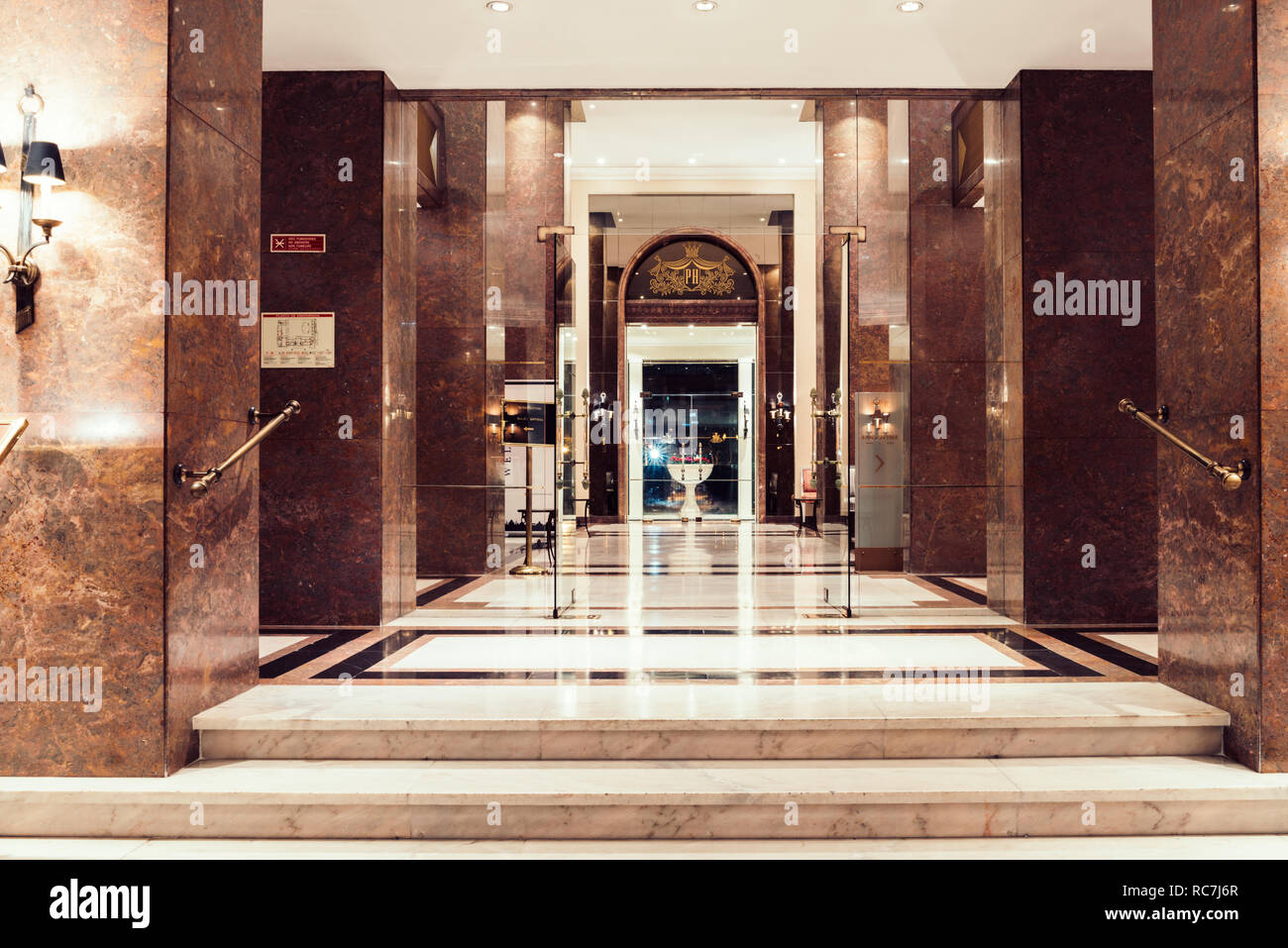 Hotel Lobby des berühmten Hotel Palacio die sowohl von deutscher und alliierter Spione während des Zweiten Weltkriegs stark frequentiert wurde, sowie Ian Fleming, der Schöpfer von James Bond Stockfoto